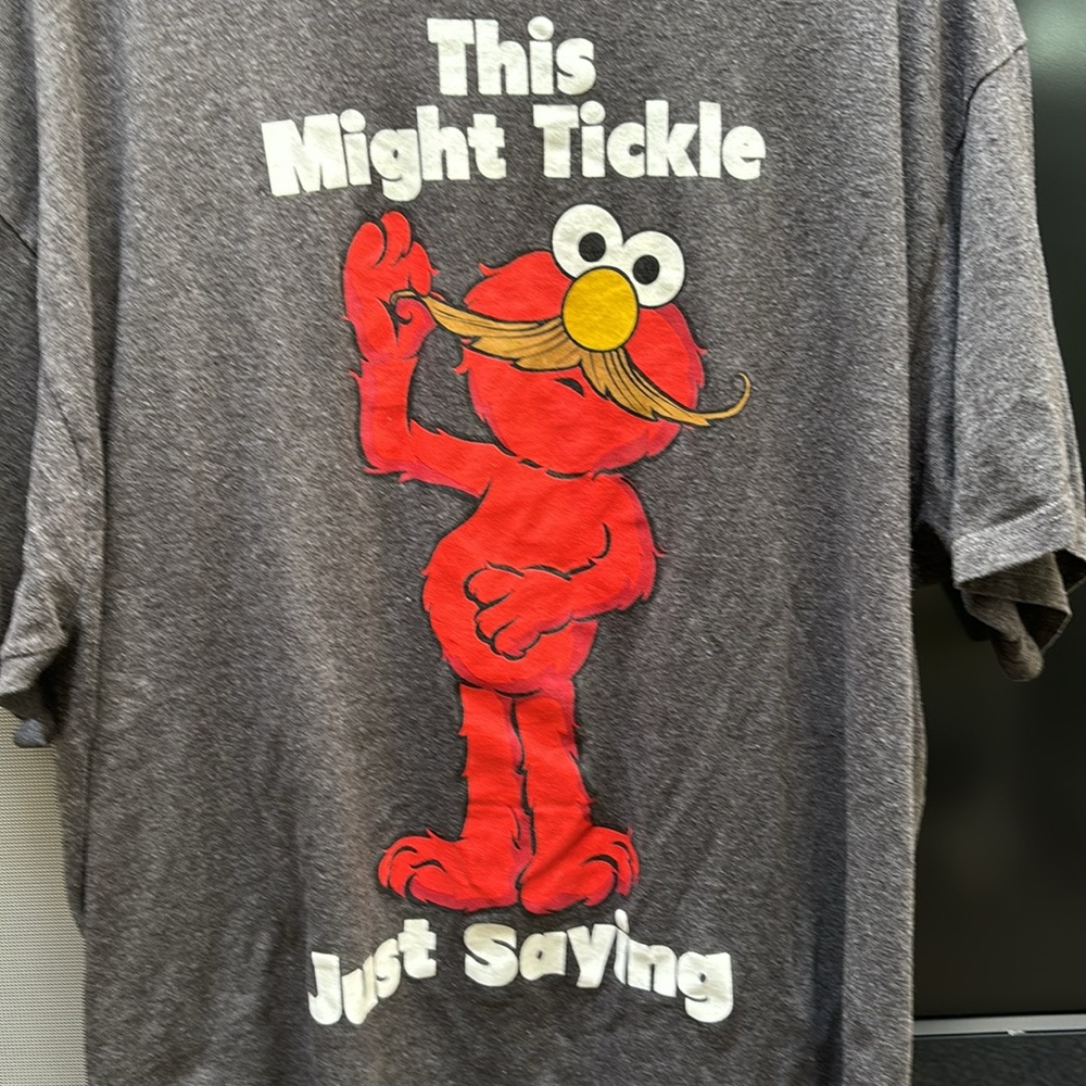 Sesame Street Elmo T Shirt Size 2XL EUC - Picture 2 of 4
